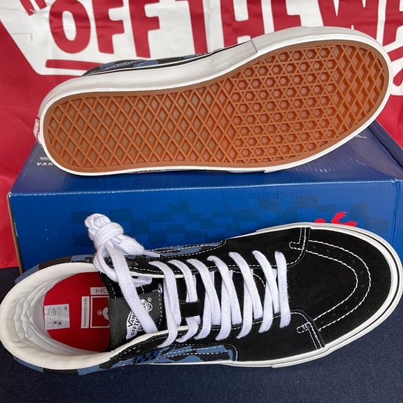 Vans Skate Sk8-Hi
(Krooked By Natas For Ray
VNOA5FCCAPG
Men’s sneakers - Picture 3 of 16